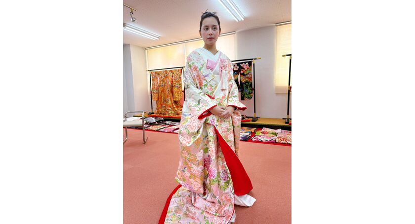 花嫁衣装 結婚式 色打掛 ピンク 海外挙式 ピンク色打掛ご試着