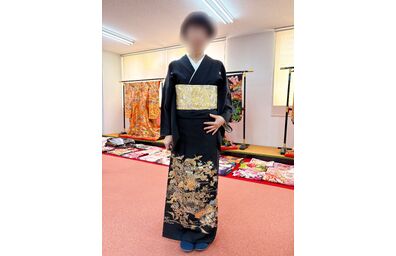 金彩黒留袖　ブライダル結衣