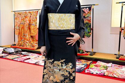 金彩黒留袖　ブライダル結衣